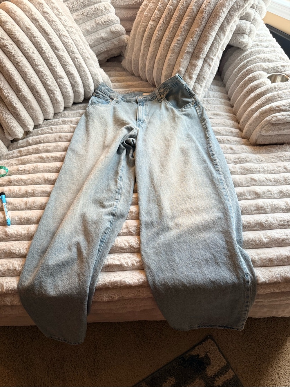 Women’s Levi’s Cinch Waist Baggy jeans. Size 32 x 32.
